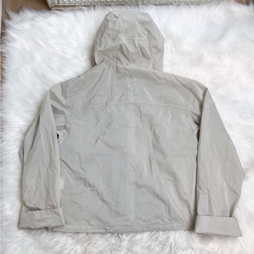 Lululemon Feel the Ease Jacket in Silverstone Size 8 - Picture 2 of 4